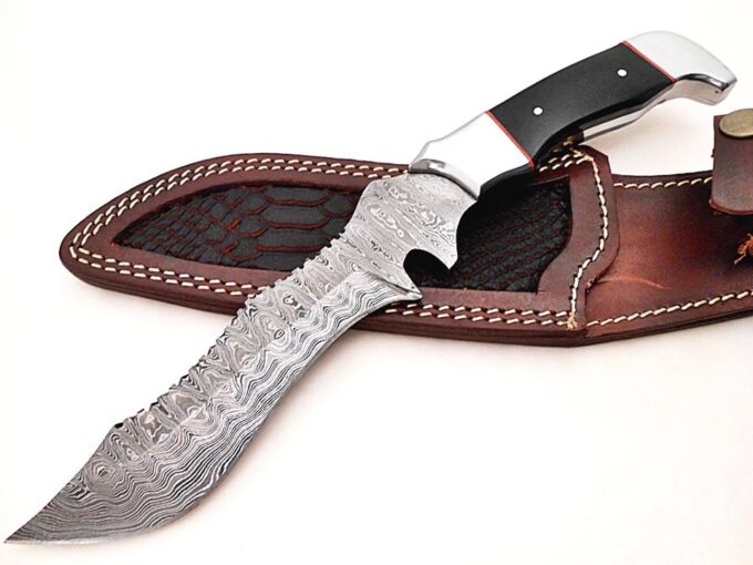 Beautiful-Custom-Handmade-Damascus-Steel-Hunting-Bowie-Knife-Buffalo-Honr-Handle