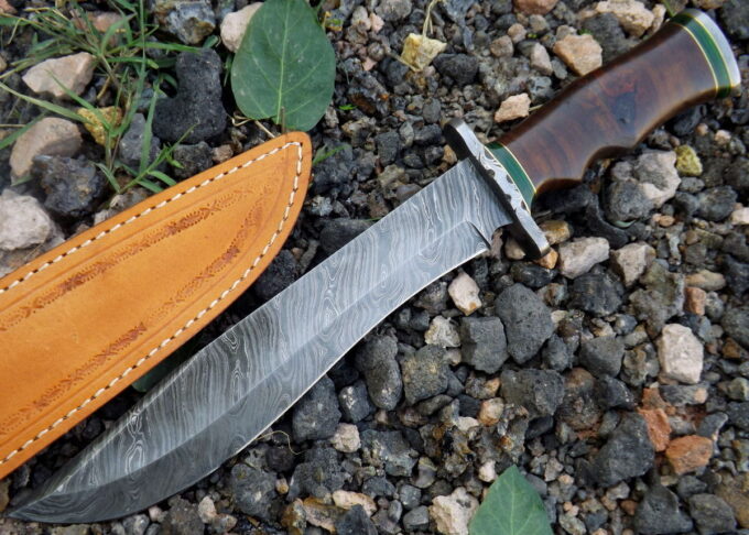 Beautiful-Damascus-Steel-Bowie-Hunting-Knife