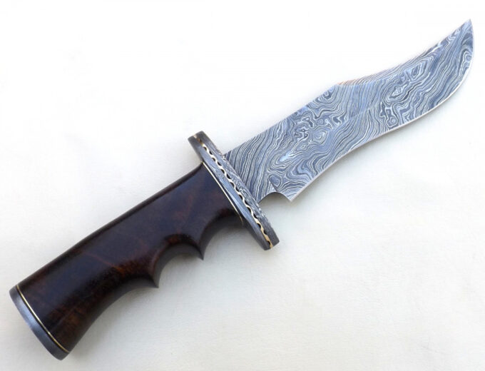 Beautiful-Damascus-Steel-Knife