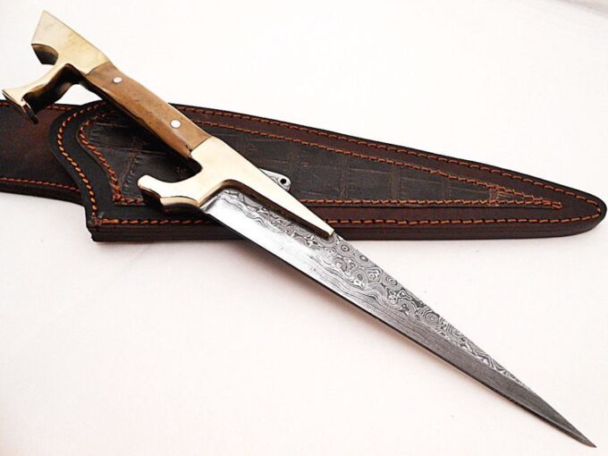 Custom-Handmade-Beautiful-Damascus-Steel-Hunting-Knife-With-Olive-Wood-Handle