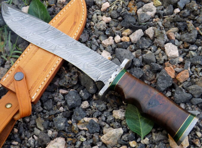 Custom-Handmade-Damascus-Steel-Knife