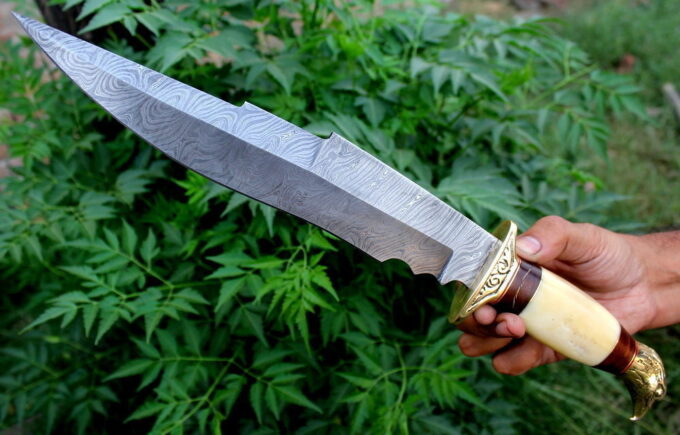 Custom-Handmade-Damascus-Steel-Knife