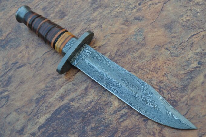 Custom-Hnadmade-Beautiful-Damascus-Steel-Bowie-Hunting-Knife-With-Leather-Sheath