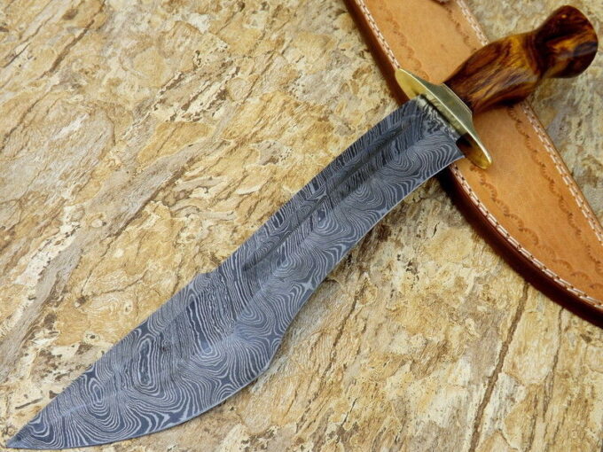 Wonderful Bowie Hunting Knife Damascus Steel Blade Outdoor - Image 4