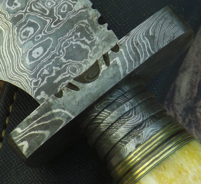 Damascus-Steel-Guard-Handle