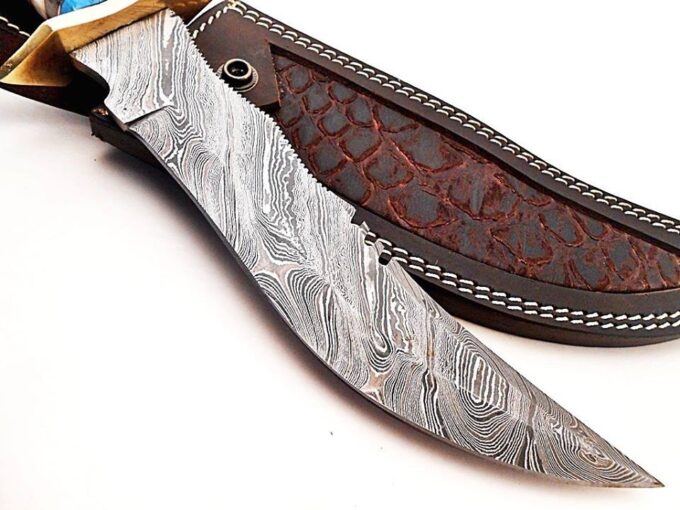 Beautiful-Damascus-Steel-Knife-Blade-Twist-Pattern