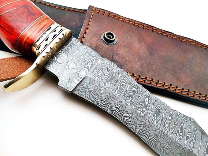 Beautiful-Damascus-Steel-Knife-Pattern