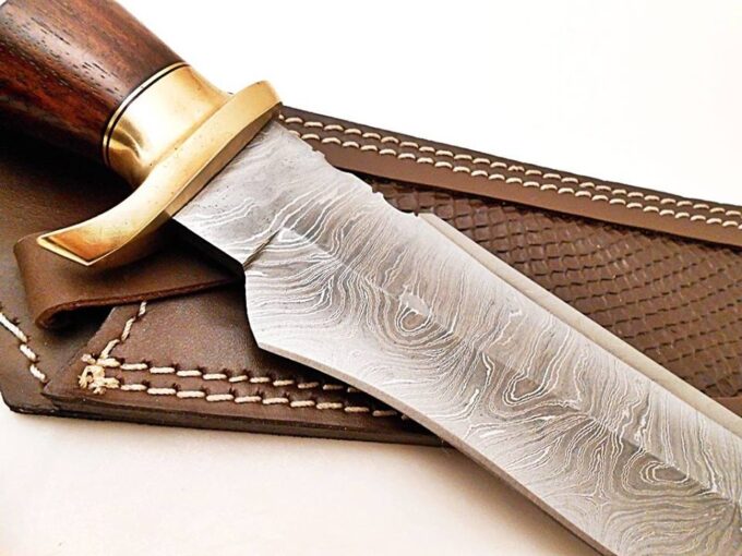 Beautiful-Bowie-Hunting-Knife-Guard