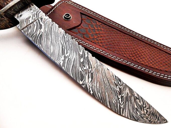 Beautiful-Damascus-Steel-Knife-Blade-Fire-Pattern